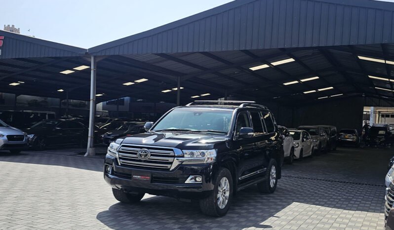 
								Toyota Land Cruiser Sahara 2017 full									