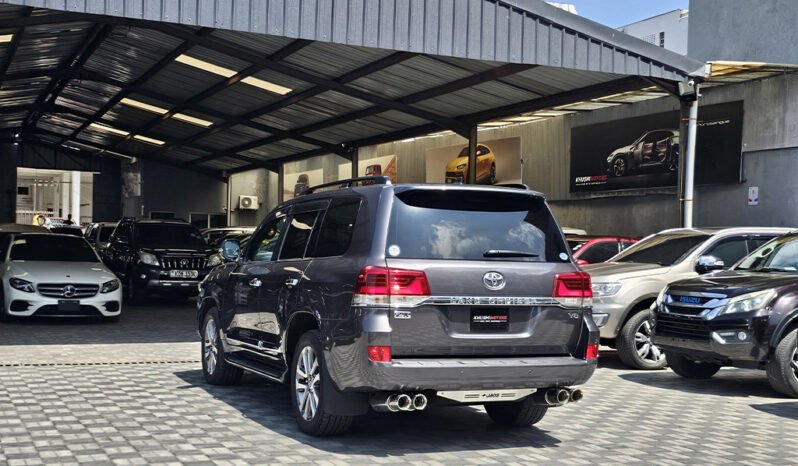 
								Toyota Land Cruiser ZX V8 2018 full									