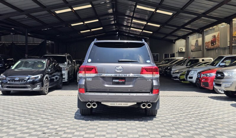 
								Toyota Land Cruiser ZX V8 2018 full									