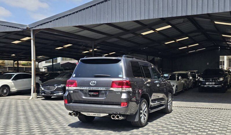 
								Toyota Land Cruiser ZX V8 2018 full									