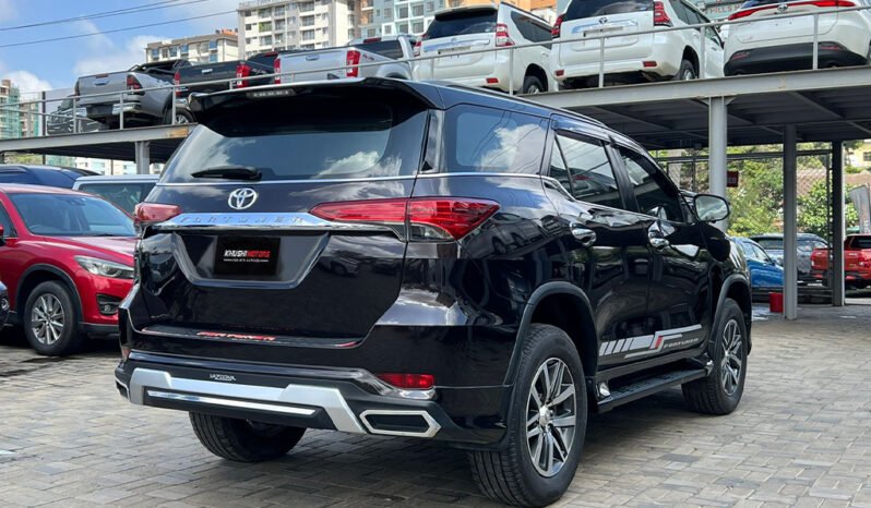 
								Toyota Fortuner 2016 full									