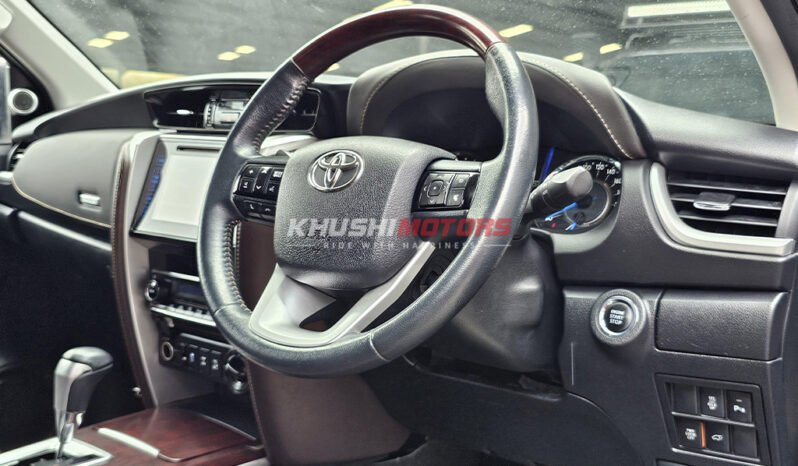 
								Toyota Fortuner 2017 full									