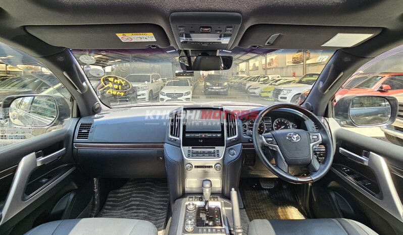 
								Toyota Land Cruiser ZX V8 2018 full									