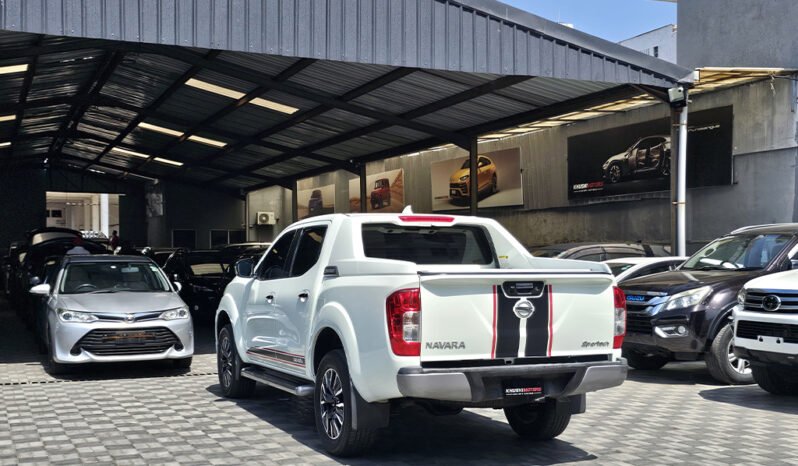 
								Nissan Navara 2017 full									