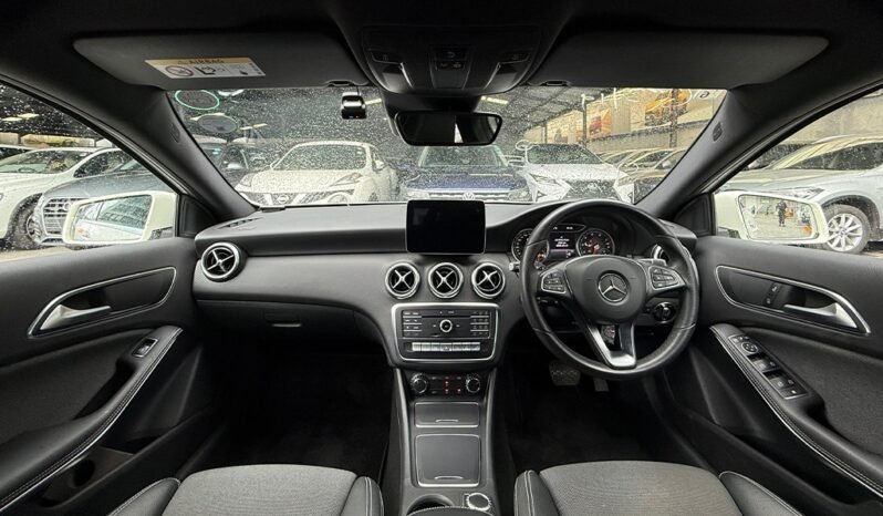 Mercedes Benz A180 2018 full