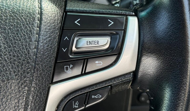 
Toyota Land Cruiser Sahara V8 2015 full									