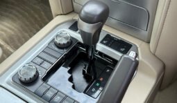 
Toyota Land Cruiser ZX V8 2018 full									