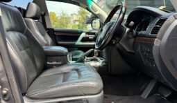 
Toyota Land Cruiser Sahara V8 2015 full									