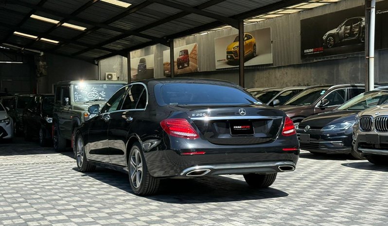 Mercedes-Benz E200 2018 full