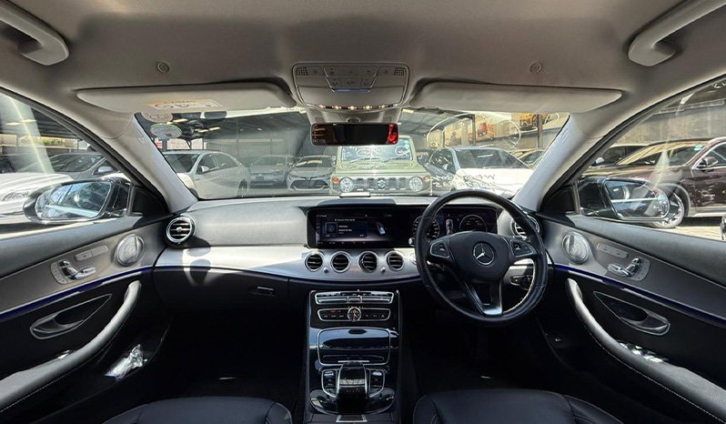 Mercedes-Benz E200 2018 full