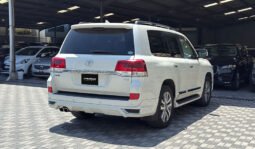 
										Toyota Land Cruiser ZX V8 2018 full									